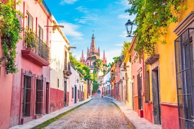 Rues pittoresques et façades colorées de San Miguel de Allende, Mexique