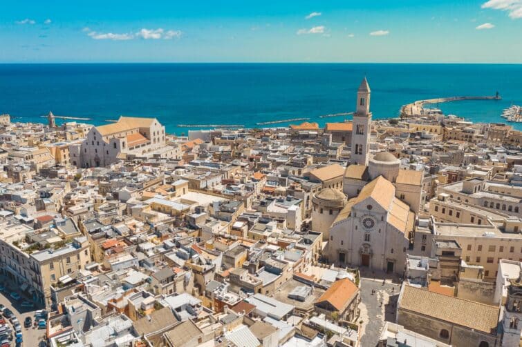 Vue aérienne du centre historique de Bari en Italie