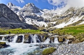 Vue panoramique du Plateau de Maillet dans les Pyrénées françaises