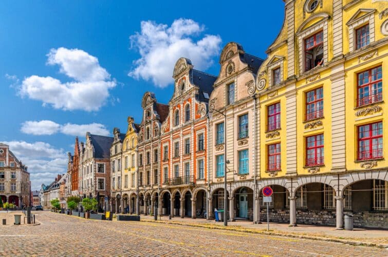 Arras Hotel de Ville, mairie historique avec architecture flamande baroque