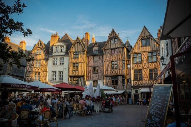 Place Plumereau à Tours avec maisons à colombages