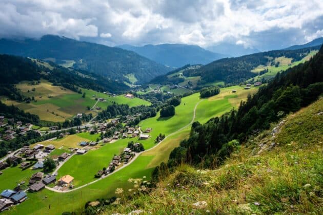 Village de Villaz en Haute-Savoie, France, un jour ensoleillé