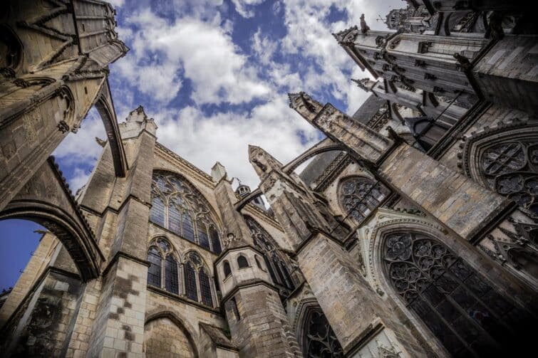 Vue extérieure de la Cathédrale Saint-Gatien à Tours, Centre-Val de Loire, France, montrant son architecture gothique