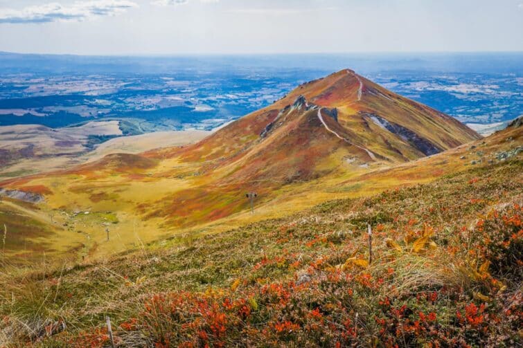 Vue panoramique d'automne depuis le sommet du Puy de Dôme en Auvergne