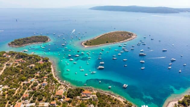 île croate Otok Života, habitée uniquement par Prospera Pavić, entourée de nature et d'histoire