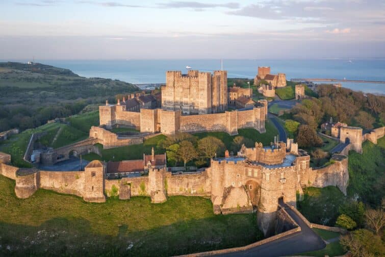 Château de Douvres en Angleterre sur une journée ensoleillée