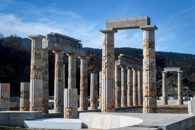 Palais de Vergina en Grèce, vue extérieure avec ciel clair