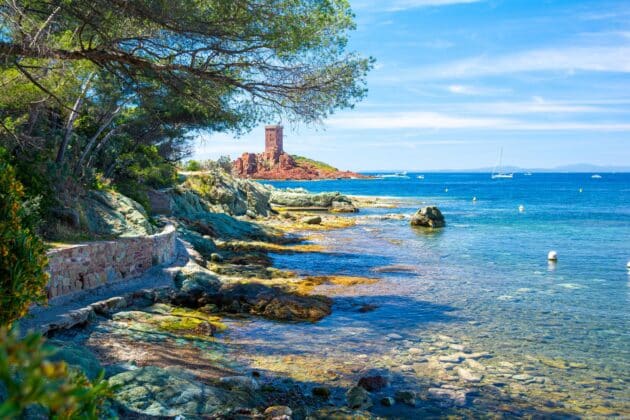 Plages dorées et patrimoine culturel de Fréjus, la ville la plus ensoleillée de France en 2024