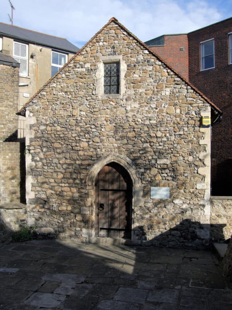 Vue extérieure de la chapelle Saint-Edmund à Douvres, Angleterre