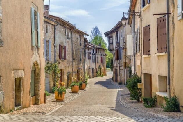 randonnée à Saint-Jean-de-Côle avec vue sur le paysage de Dordogne