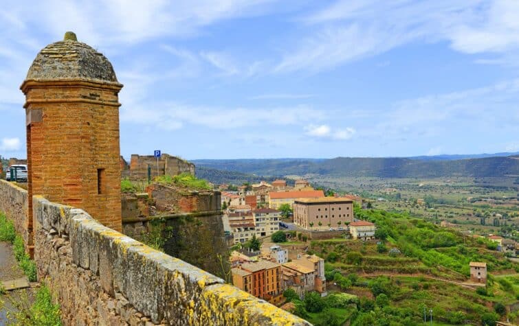 Château de Llívia, architecture gothique du 13e siècle en Cerdagne