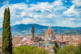 Vue panoramique de Florence en Italie avec la basilique de Santa Maria del Fiore en arrière-plan