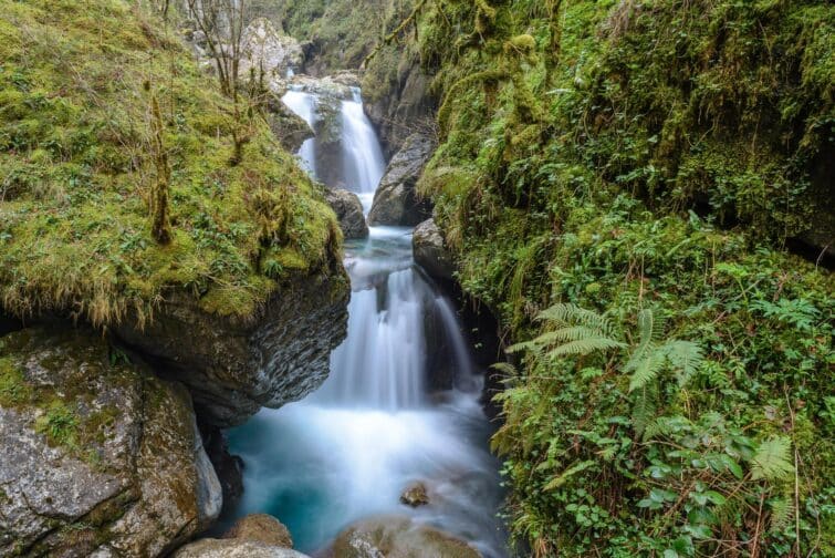 Cascade dans le canyon des Gorges de Kakuetta, Aquitaine, France