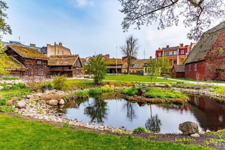 Maisons rurales et nature au Musée en plein air Kulturen à Lund, Suède