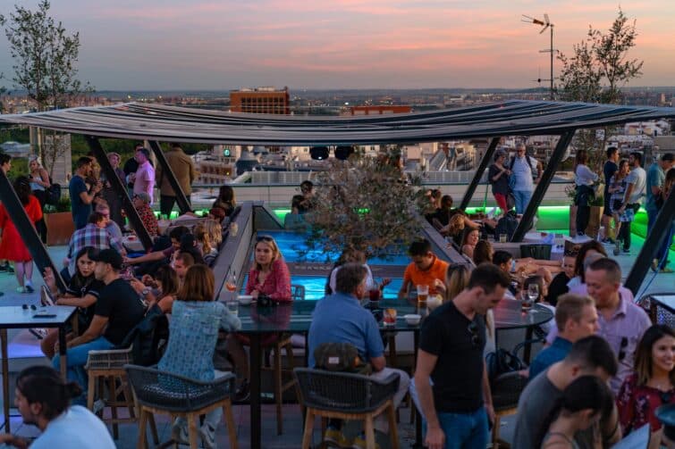 Toit-terrasse animé du Círculo de Bellas Artes à Madrid