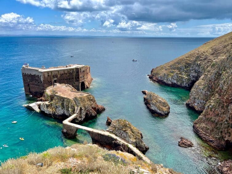 surf au Portugal à Peniche, une destination prisée pour les vagues légendaires