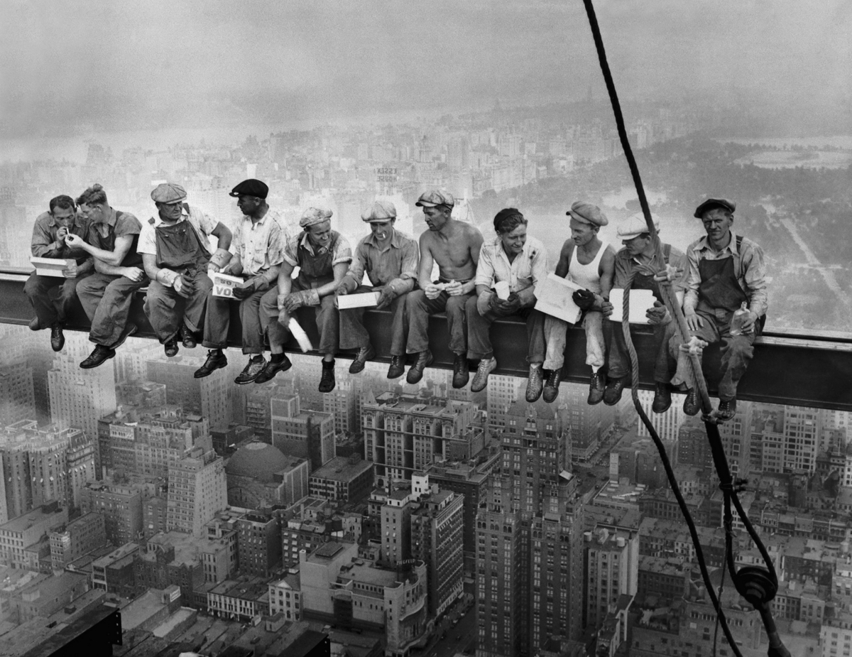 Lunch_atop_a_Skyscraper-top-of-the-rock-new-york