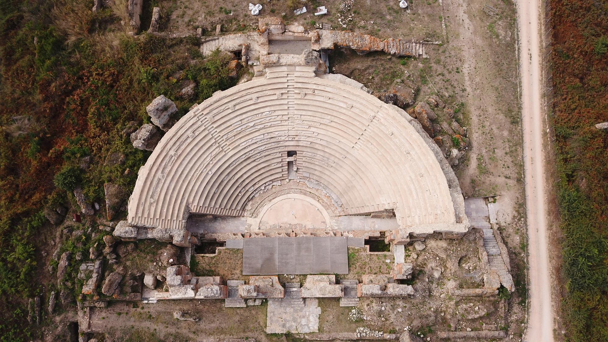 Explorez les trésors cachés de la Grèce antique : trois sites archéologiques méconnus à décou image