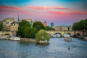 Beau coucher de soleil sur la Seine, Paris