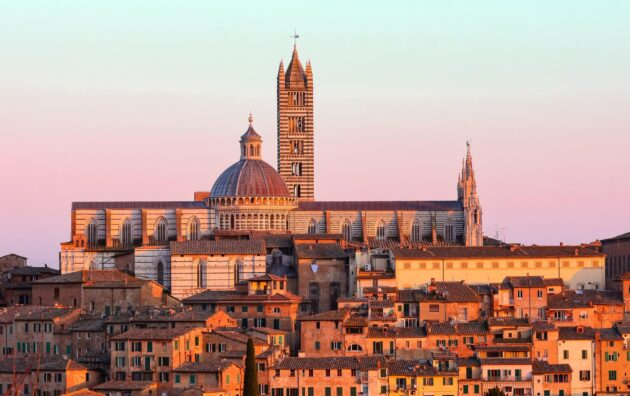Cathédrale de Sienne au coucher du soleil, Toscane, Italie