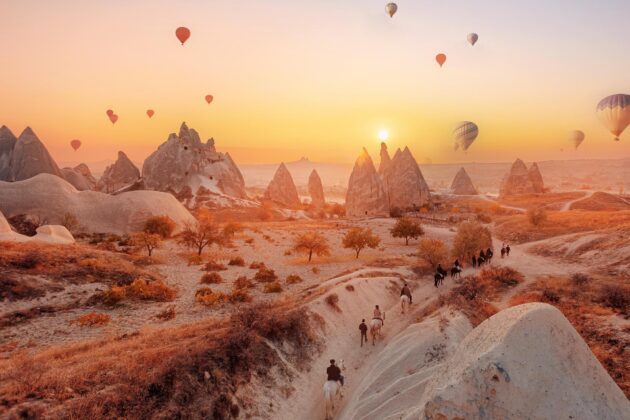 Coucher du soleil sur le paysage de Cappadoce à Goreme