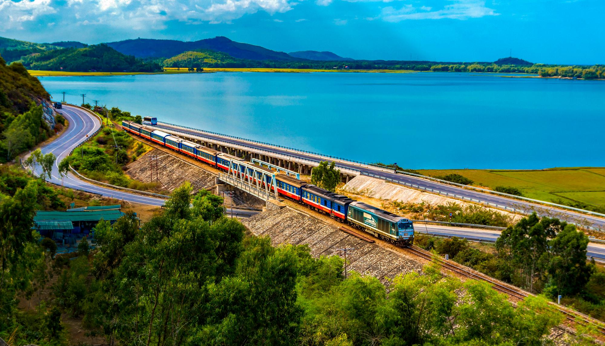 Express de la Réunification, train traversant le Vietnam pour unifier le nord et le sud