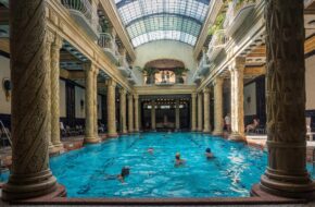Intérieur des Thermes Gellért de Budapest
