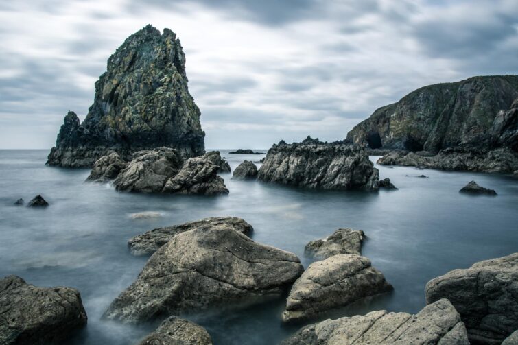 Irlande Copper Coast plage rochers algues mer Celtique beauté naturelle patrimoine géologique industriel
