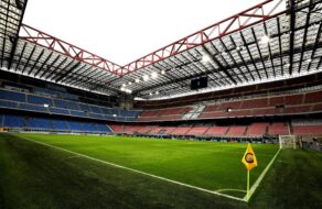 La pelouse à l'intérieur du Stade San Siro de Milan