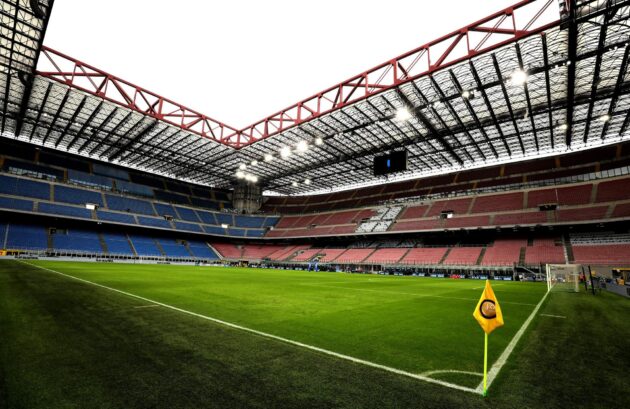 La pelouse à l'intérieur du Stade San Siro de Milan