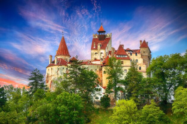 Le Château de Bran est un haut lieu touristique en Roumanie