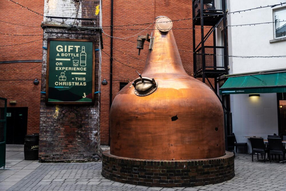 Les alambics en cuivre d’époque à la Distillerie Jameson Bow Street