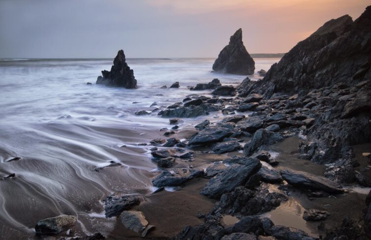 Rochers sur la Copper Coast en Irlande