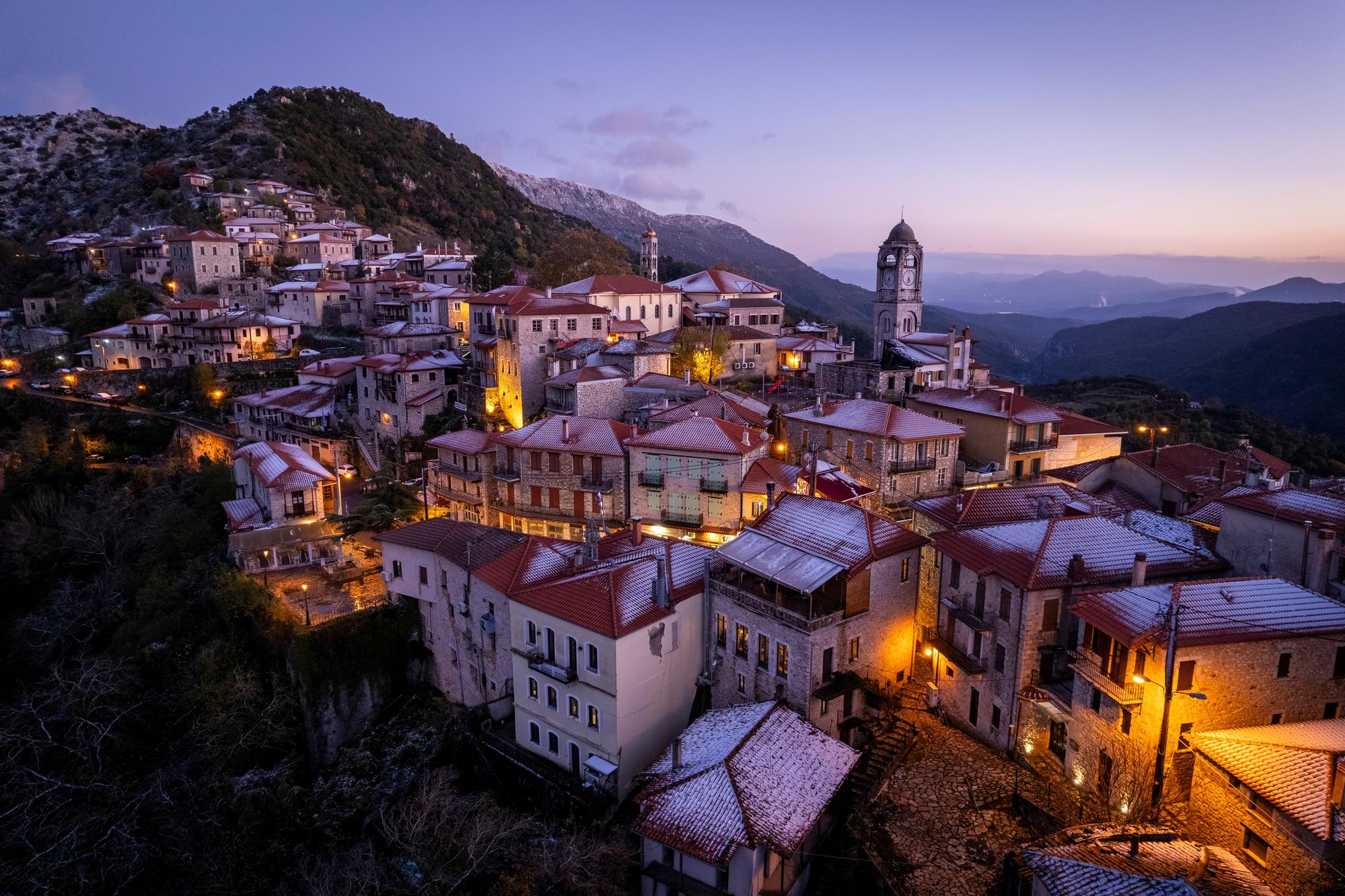 Village historique de Dimitsana en Grèce, vue aérienne