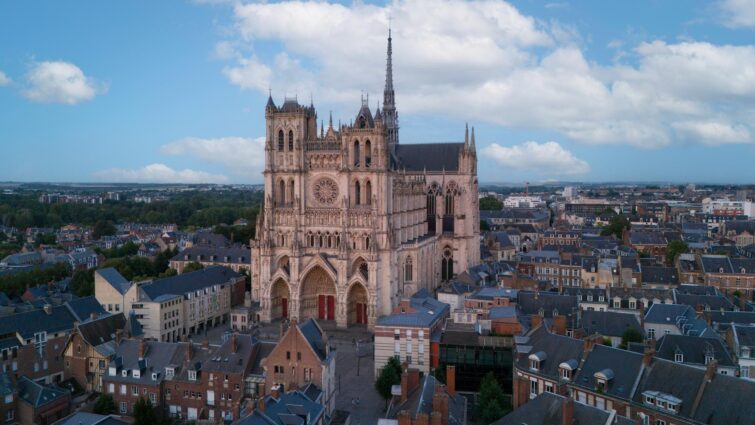 Vue aérienne de la Cathédrale d'Amiens en France