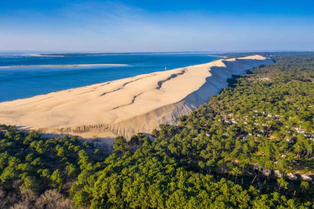 Vue aérienne de la dune du Pilat lors d'un vol en hélicoptère, Cap Ferret, France