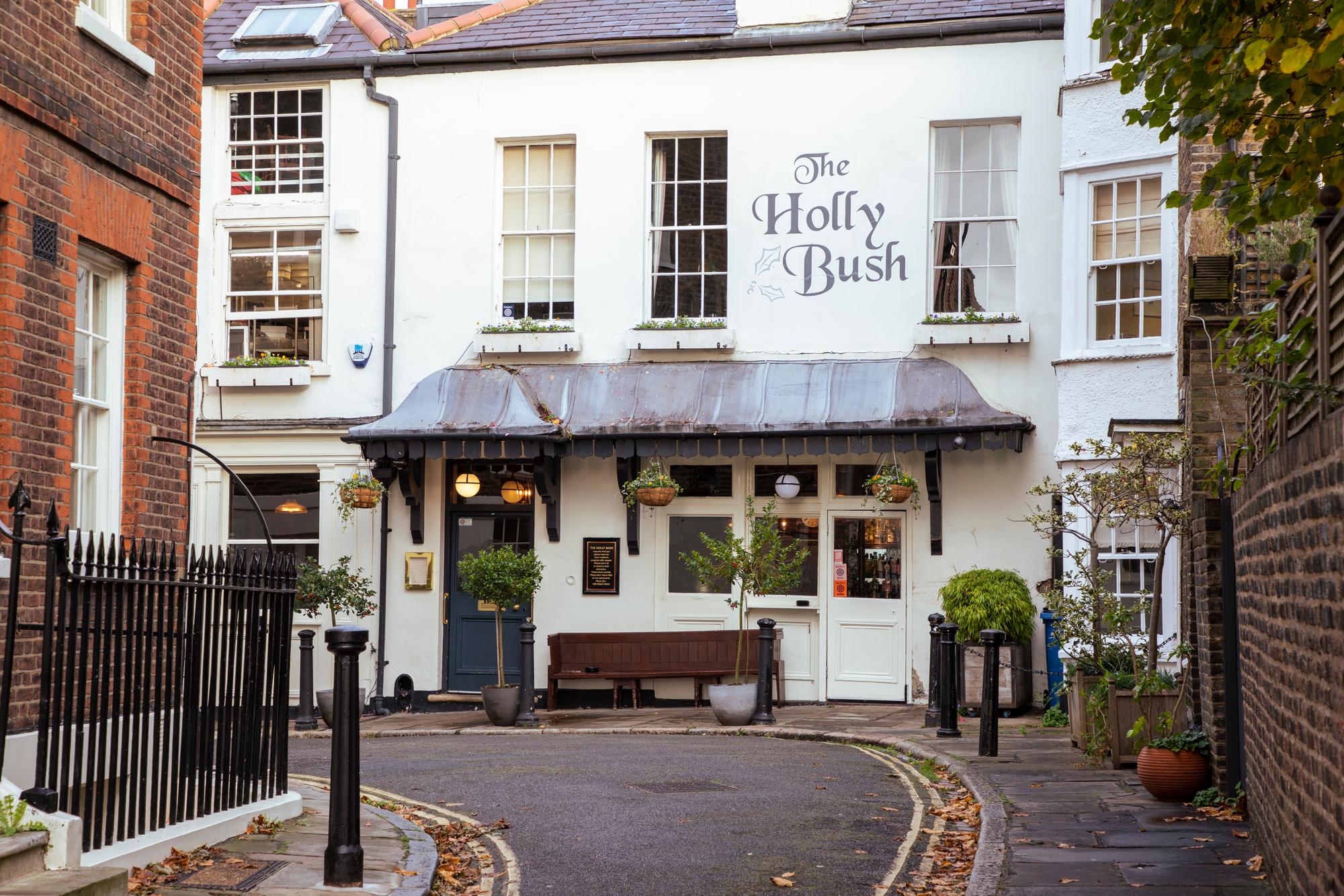 Vue de Hampstead à Londres, Royaume-Uni, montrant des rues pittoresques et des maisons traditionnelles