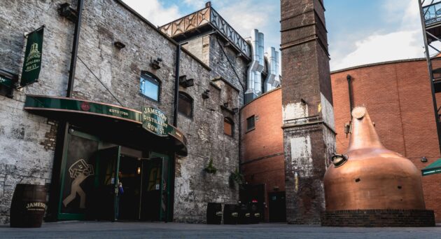 Vue extérieure de la Distillerie Jameson