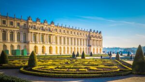 Vue extérieure du célèbre Château de Versailles et ses jardins, Paris, France