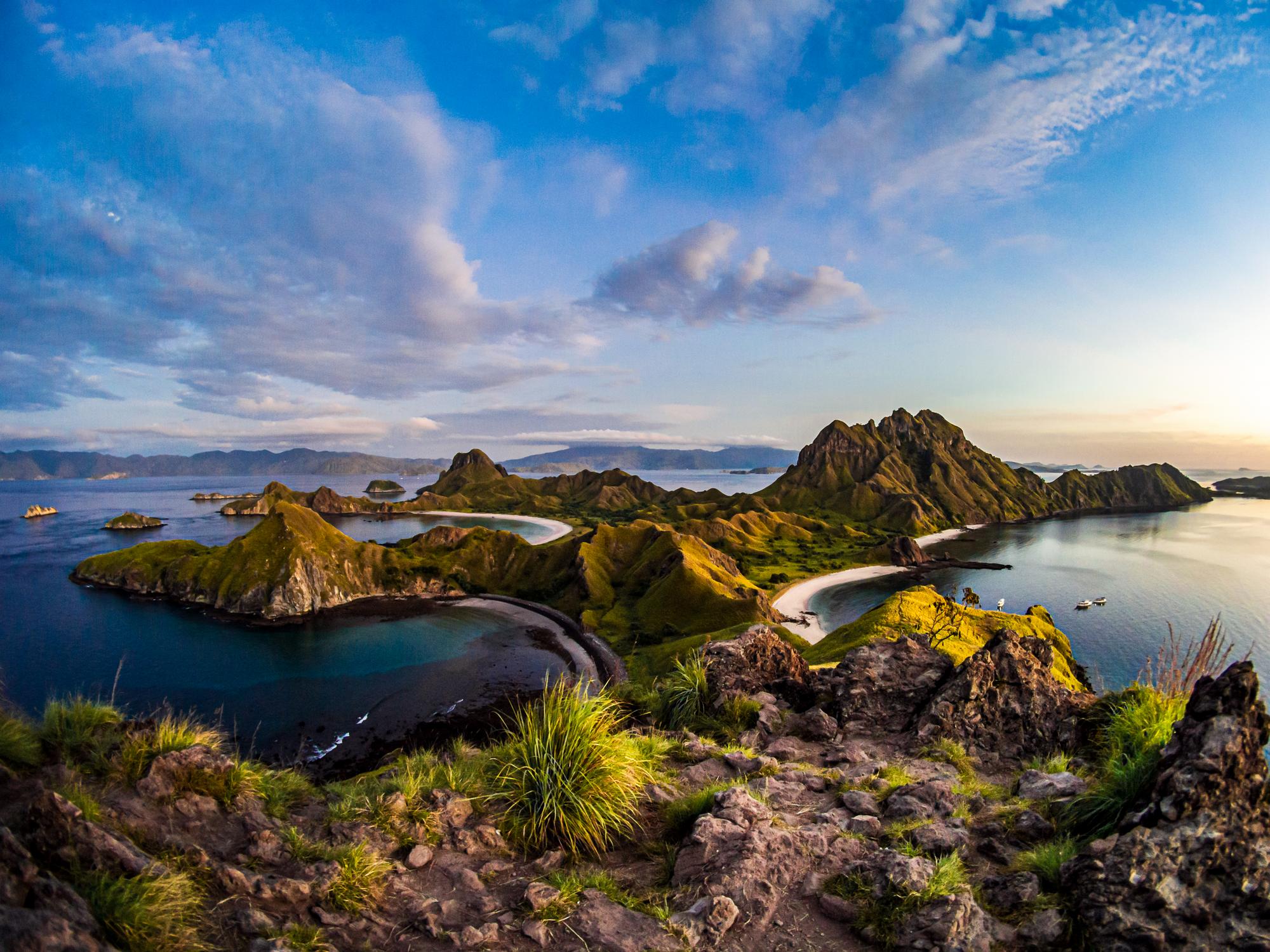 Vue panoramique de l'île de Padar, Parc national de Komodo, Indonésie