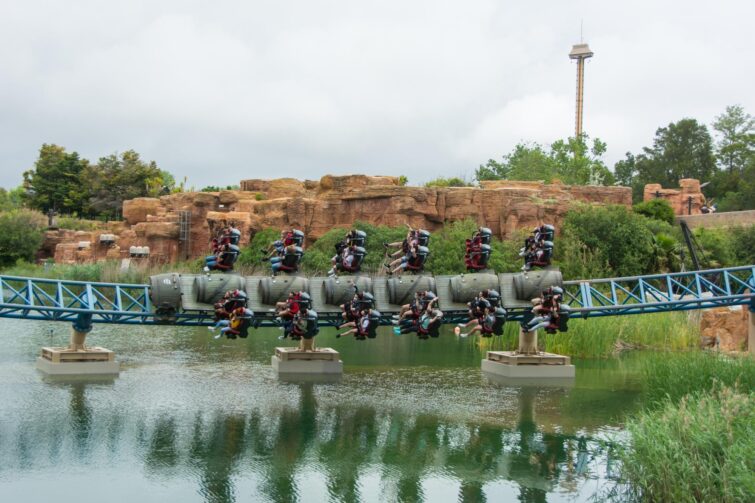 Attraction Furius Baco à PortAventura World, près de Barcelone, Espagne
