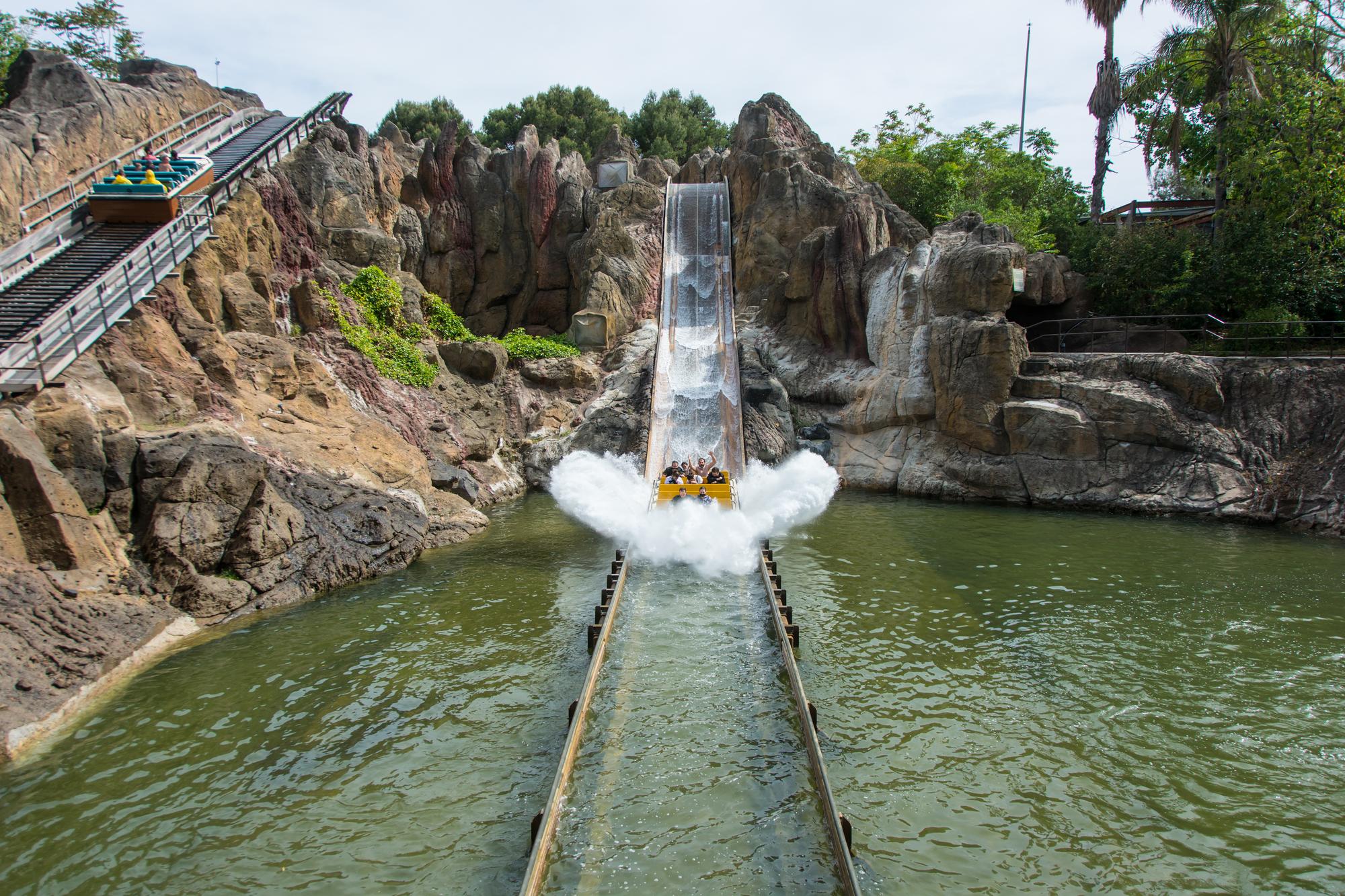Attraction Tutuki Splash à PortAventura World, Salou, Espagne