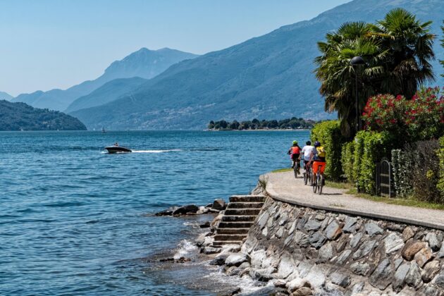 Balade à vélo autour du lac de Cômee