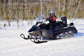 Balade en motoneige à Québec, Canada