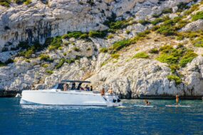 Bateau dans les calanques de Marseille