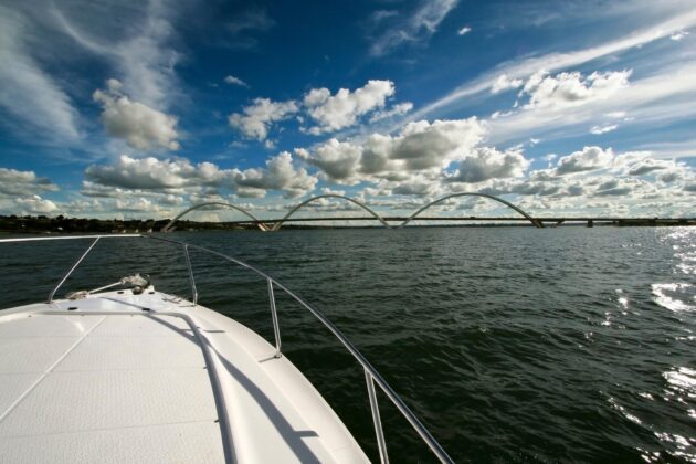 Bateau de croisière sur le lac Paranoá à Brasília