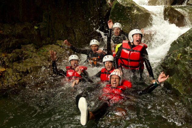 Canyoning dans le Gorgo de la Escalera à Anna, Espagne
