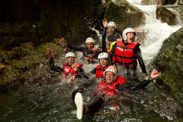 Canyoning dans le Gorgo de la Escalera à Anna, Espagne