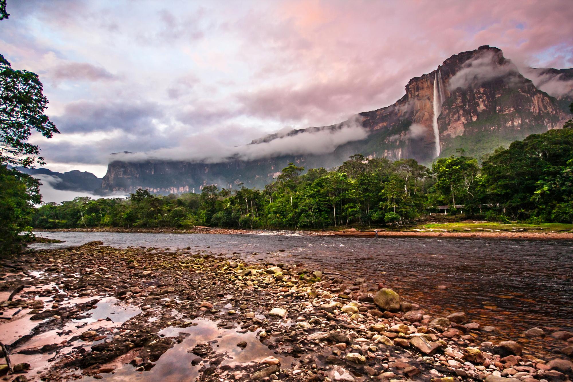 Découvrez les 6 cascades les plus hautes du monde : un voyage au cœur des merveilles naturelles image