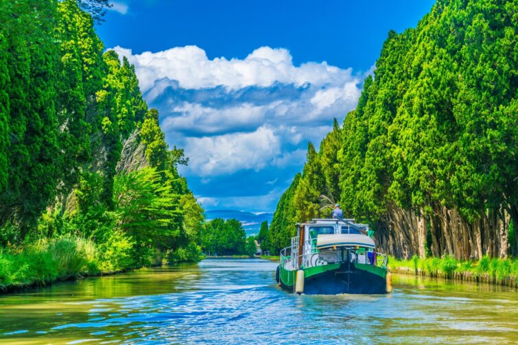 Croisière sur le canal du Midi près de Carcassonne